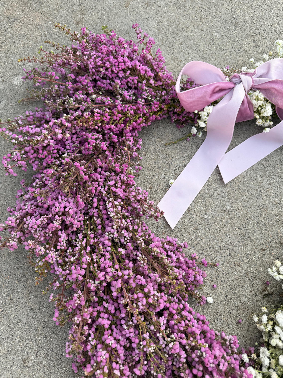 Fresh Pink Heather Baby's Breath Heart Wreath – Porch Wedding Home Decor