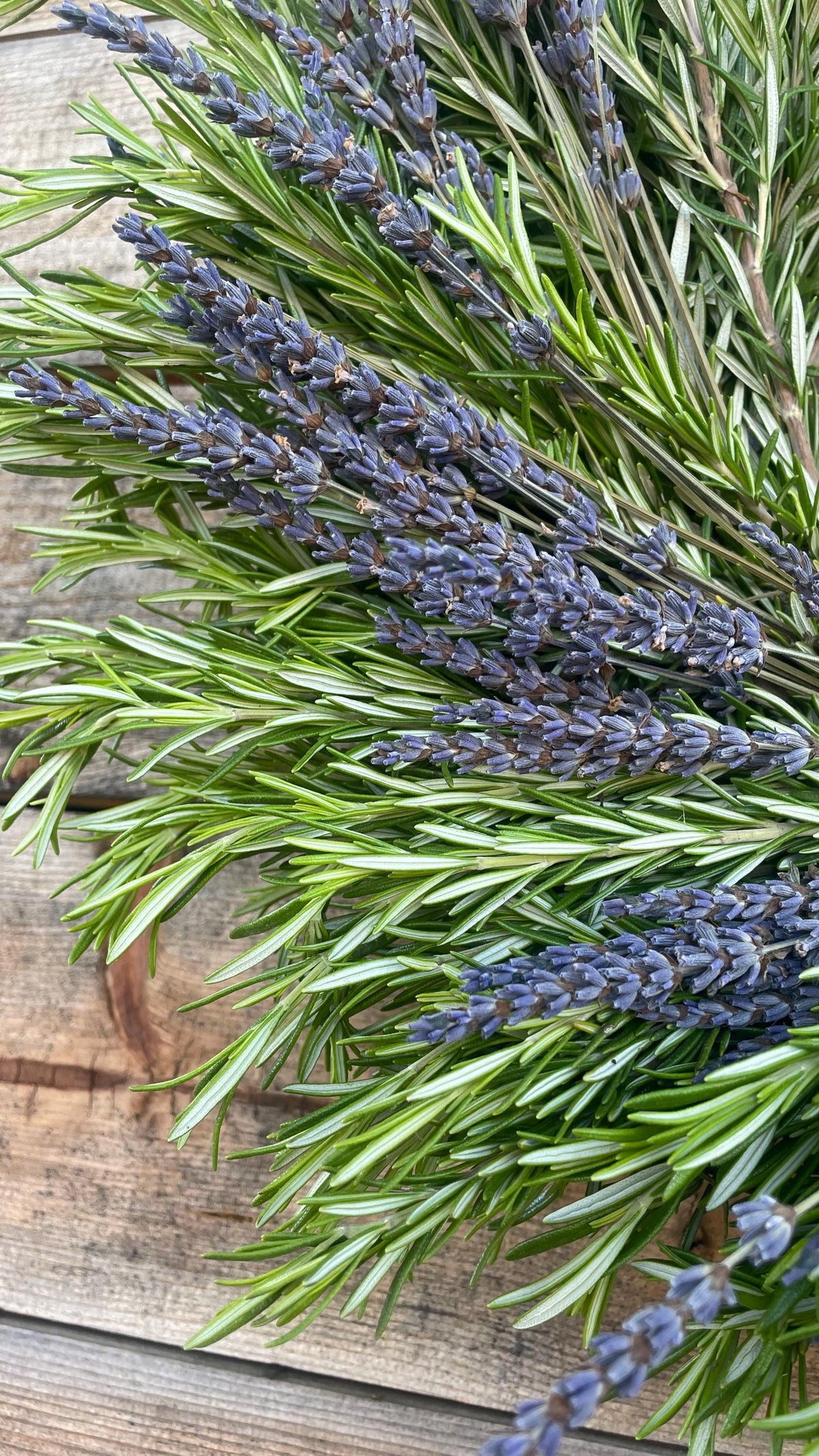 Aromatic Fresh Rosemary Dried Lavender Wreath – Handcrafted Home Decor